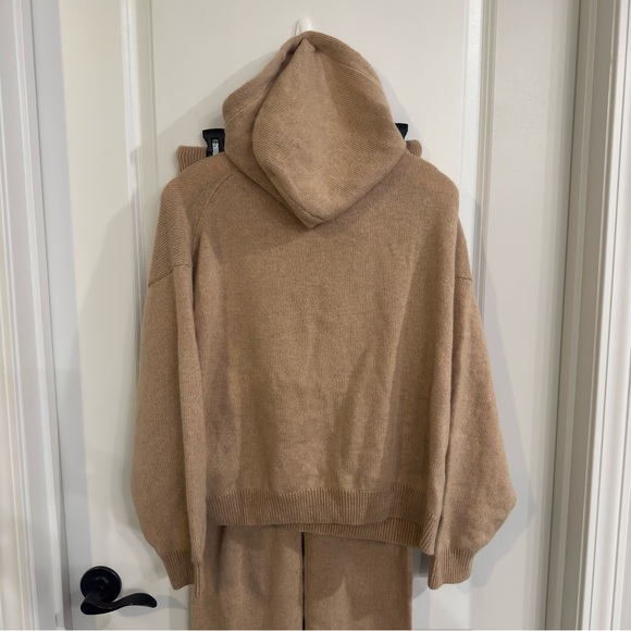 John Elliott Two Tone Cashmere in Camel Almond Pullover - Picture 9 of 13